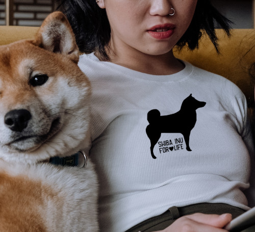 Woman wearing the Shibu Inu graphic T-shirt